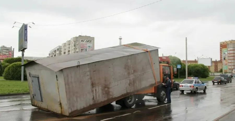 Срок доставки увиличился на 2 часа. Пострадала чужая собственность ваз 2107