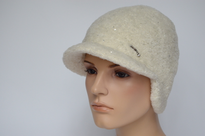 Вязаная жокейка с ушками женская зимняя Vizio Италия 9009 VU белая