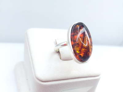 Кольцо овальное с коньячным янтарем
