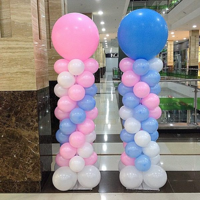 Стоика из воздушных шаров на каркасе