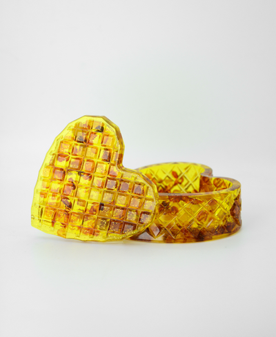 Шкатулка "Вафельное сердце" с белым янтарем