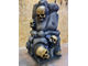 Pedestal with crystal
