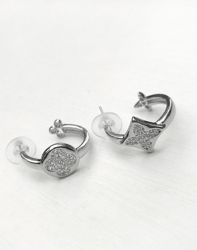 (АРТИКУЛ: 9670/01) СЕРЬГИ ЖЕНСКИЕ, ПОЛУКОЛЬЦА С АССИМЕТРИЕЙ, СЕРЕБРИСТЫЙ МЕТАЛЛ