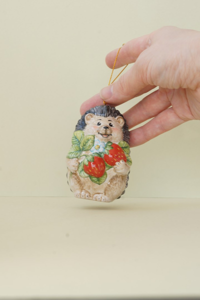 Ежик с земляникой