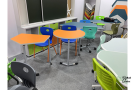 Лекционные столы с фигурными столешницами