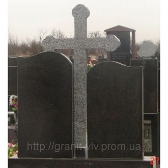 На фото двойного памятник в виде серого креста на могилу в СПб