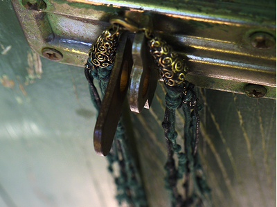 Сказки братьев Гримм. Кулон (колье) из полимерной глины с каплями "росы" - украшение в стиле фэнтези