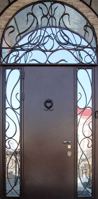№69. Коттеджная дверь с 2 боковыми створками и арочной фрамугой