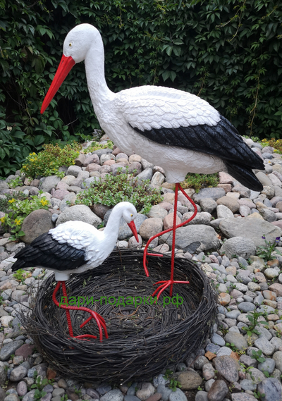 Аист с детёнышем в гнезде 2шт (Аист-70см, аист-115см ) полистоун Аист - является символом новой жизни. Согласно русским народным поверьям, аист - птица, приносящая счастье в Ваш дом. Также аист покровительствует рождению детей.