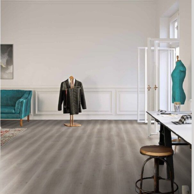 Декор ламината Wineo Дуб Премиум Серый LA168XXLV4 в интерьере детской комнаты