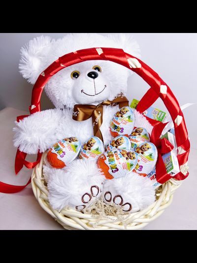 Подарочная корзина Киндер сюрприз и Мишка