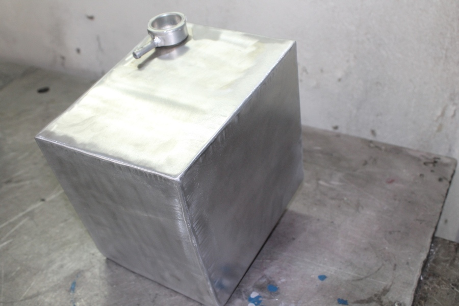 Бак расширительный 20 литров для системы отопления открытого типа. Расширительный бак стэн 10 л. Бак нмк навесной 31л для печи копеечка. Расширительный бачок из алюминия. Расширительный бак для отопления открытого типа из нержавейки.