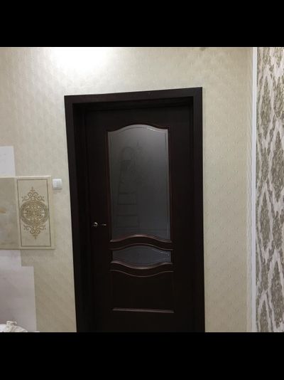 ЛАЙНДОР (УЛЬЯНОВСК)/ МОДЕЛЬ АМЕЛИЯ/ ПОЛОТНО ОСТЕКЛЕННОЕ/ НАТУРАЛЬНЫЙ ШПОН САПЕЛИ (САПЕЛЕ)/ ТОН 10 (КРАСНОЕ ДЕРЕВО)