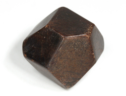 Гранат Альмандин, кристалл полированный, Россия, Кольский п-ов, Тахлинтуайв гора (37*33*30 мм, 57 г) №29829