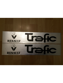 Защитные наклейки на пороги авто Renault Trafic (2 шт, хром черная надпись)