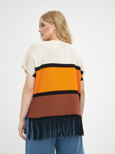 Летний вязанный топ в полоску с бахромой