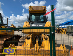 Стекло заднее на John Deere 850 J-II