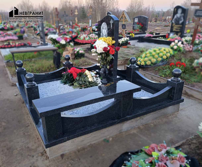 Гранитный комплекс с поребриками и шариками 184