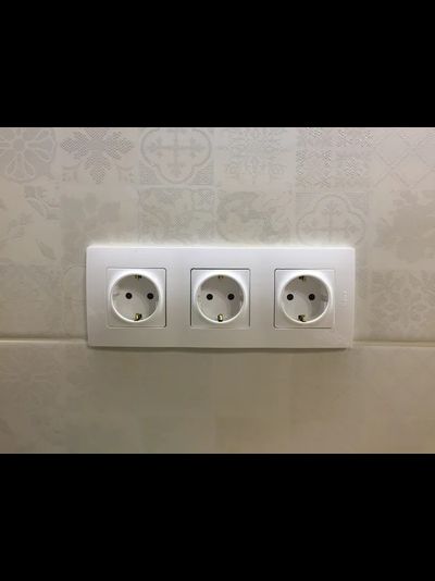 Розетки и выключатели Legrand ETIKA