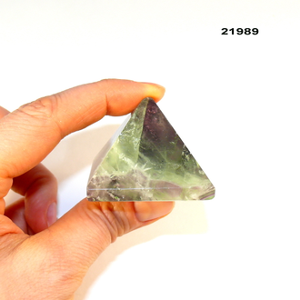 Флюорит натуральный (пирамида) арт.21989: 83,0г - 42*42*32мм