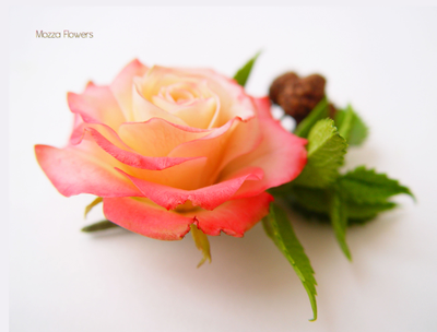 Заколка/брошь "Сердце мое" с уральской розой, крапивой и ольхой.