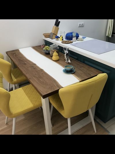 стол река с белой смолой из массива карагача