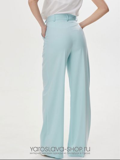 Двухпредметный костюм нежно-голубого цвета