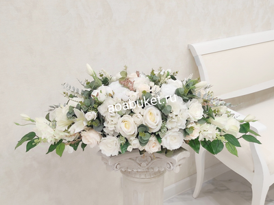 Белая горизонтальная композиция из искусственных цветов в вазе - Белоснежка № УНС0022 - купить в Мск