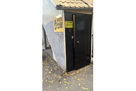 Вход в офис, для доступа воспользуйтесь персональным домофоном, если нас нет на месте, можете оставить сообщение на автоответчик встроенный в домофон с указанием вашего телефона и мы вам перезвоним.