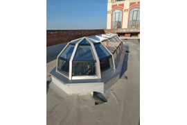 Стеклянный купол в ресторане