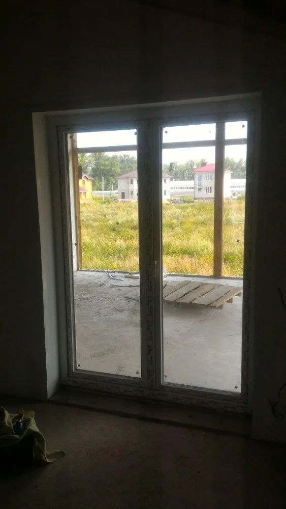 Монтаж в проём входной группы, монтаж был выполнен до стяжки пола, всё подошло как положено, дверь открывается нормально.