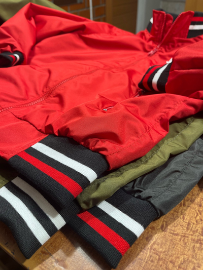 Укороченная ветровка с трикотажными манжетами