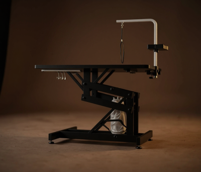 Профессиональный стол для груминга с гидравликой -- Masă profesională pentru grooming hidraulica.