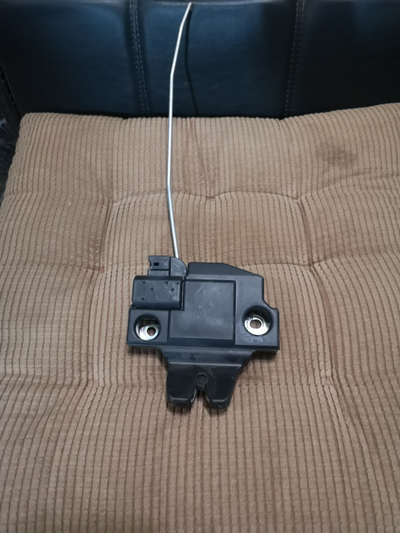 Замок багажника на тойоту камри 40