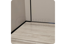 Элегантный штрих: установка тонкого черного плинтуса Dollken WLK 20 для создания изысканного интерьера.