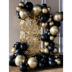 Бенто фотозона с шарами пайетками золото и черный