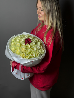 Букет из 35 белых роз