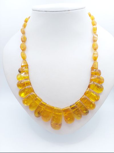 Колье камнерезное из янтаря 00046