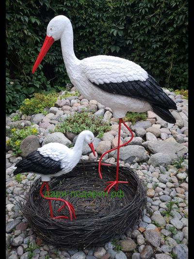 Аист с детёнышем в гнезде 2шт (Аист-70см, аист-115см ) полистоун Аист - является символом новой жизни. Согласно русским народным поверьям, аист - птица, приносящая счастье в Ваш дом. Также аист покровительствует рождению детей.