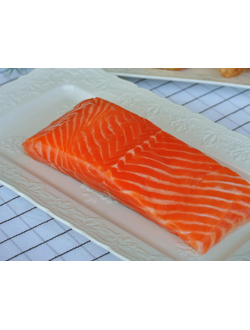 Форель (1,5+) ФИЛЕ на коже МАЛОСОЛЕНОЕ Trim С, в/у, заморозка. НОРВЕГИЯ. Цена указана за кг.