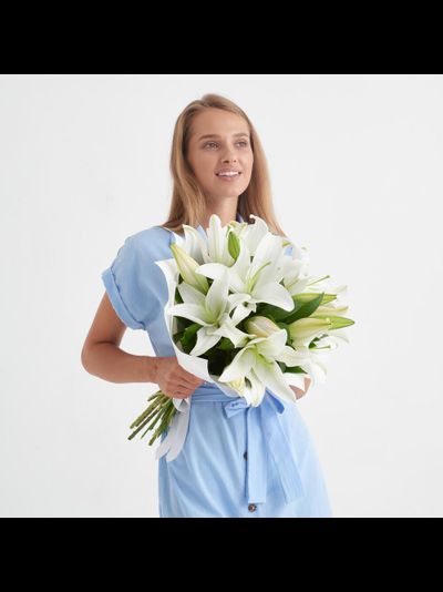 5 белых лилий