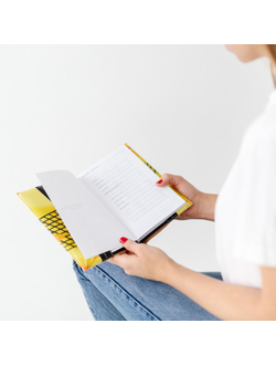 Ежедневник со сменной обложкой "Солнечная нападающая"