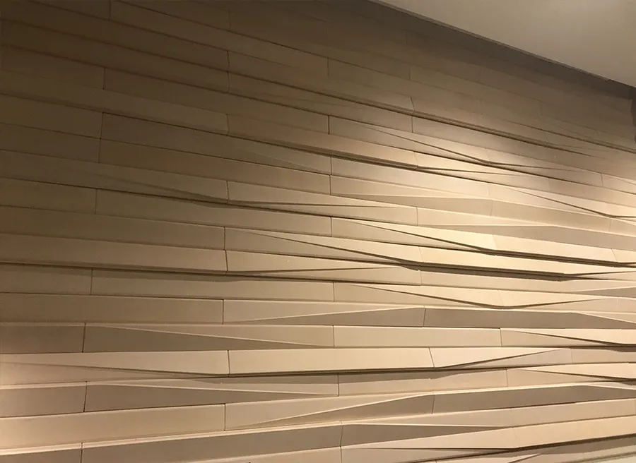 Панно очень просто и быстро монтируется, так как не нужно шпатлевать швы или красить. Панели можно располагать в различной последовательности для получения разных узоров. В этом интерьере была применена раскладка панелей в хаотичном порядке.