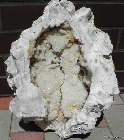 Жеода мелкокристаллического халцедона. 400*300*200 мм.