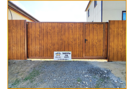 Откатные ворота из профнастила с встроенной калиткой