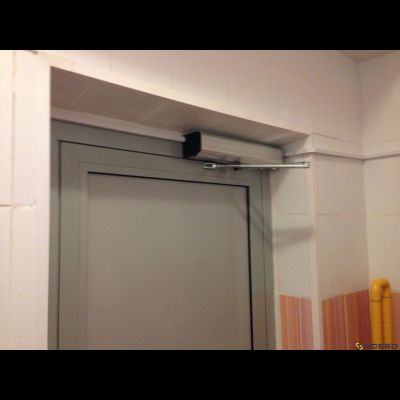 Устройство для автоматического открывания двери ОДА-01КР (открывает двери весом до 100 кг)