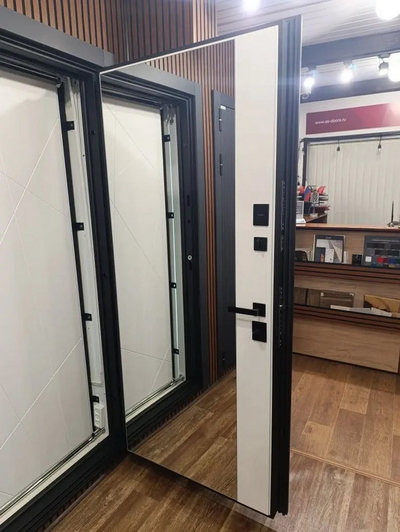 Стальная дверь   Нева с зеркалом (адаптивная замковая часть)