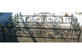 Ограда №8;
Высота полотна - 30 см;
Каркас - труба 20*20/40*40;
Рисунок - пруток/квадрат 10 мм, кованые листья;
Цена - 2250 (с лаком+150) р. за п.м.
