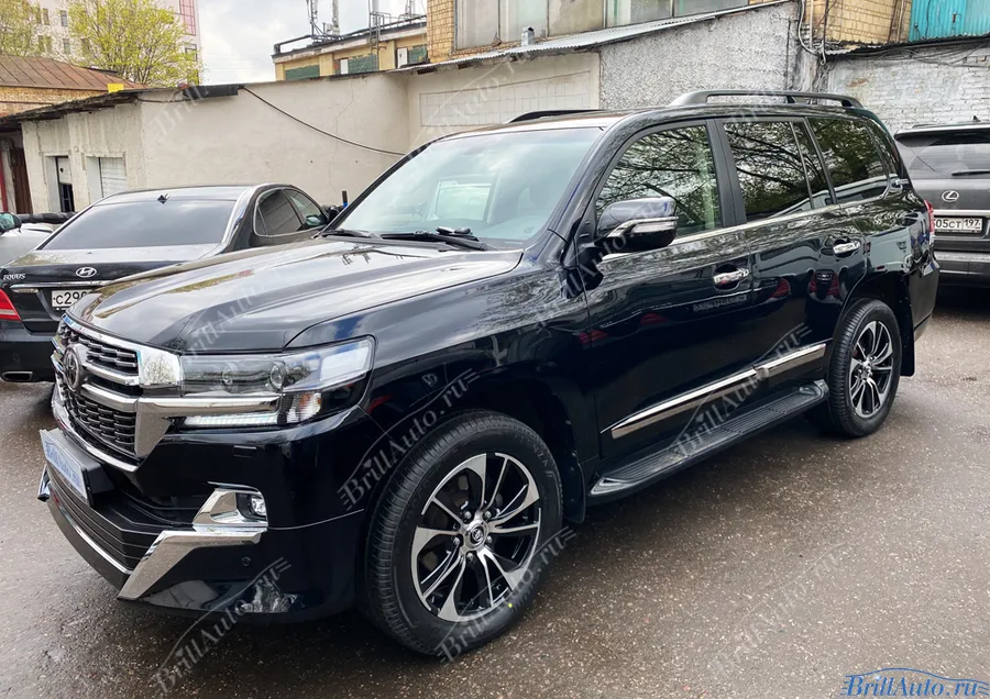 Рестайлинг Land Cruiser 200 из 2012 в 2021 Lounge