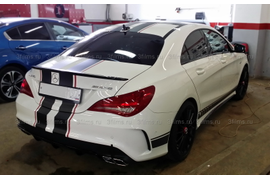 Виниловые полосы на капот и багажник Mercedes-Benz CLA 45 AMG. Вид сзади.